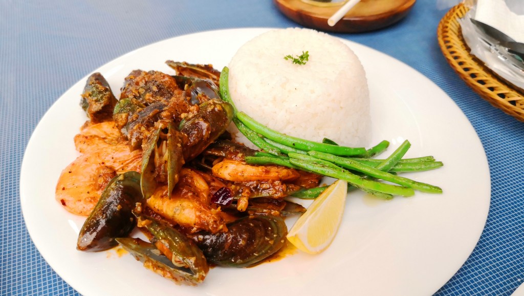 A Seafood (and More!) Party for Two at Calle Uno Food&nbsp;Hub